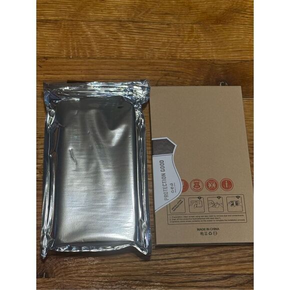 NWT Original Phone Case Card Holder Green + Screen Protector White for 16 ProMax - Picture 3 of 5